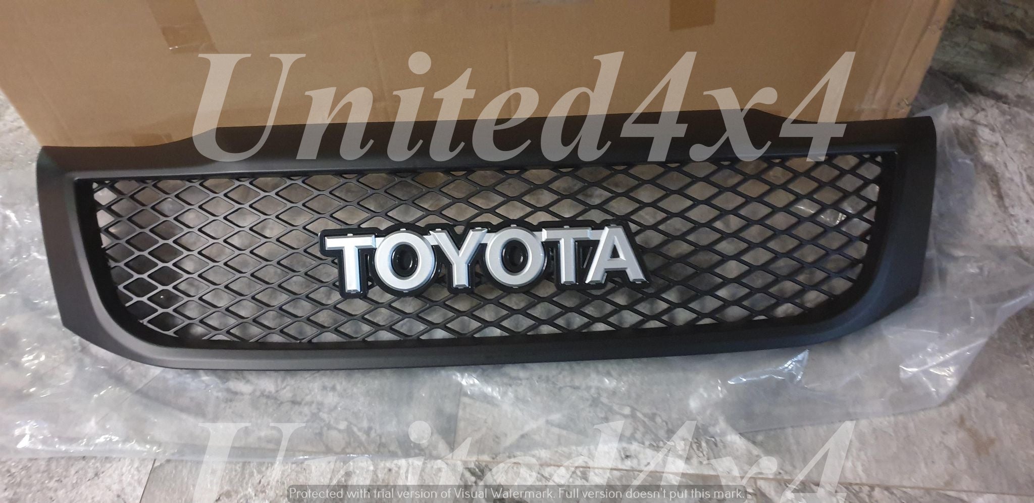 Front Headlight Corner Lamp Grille & Surround Set For Toyota Hilux 2WD 2001–2005 – Halogen