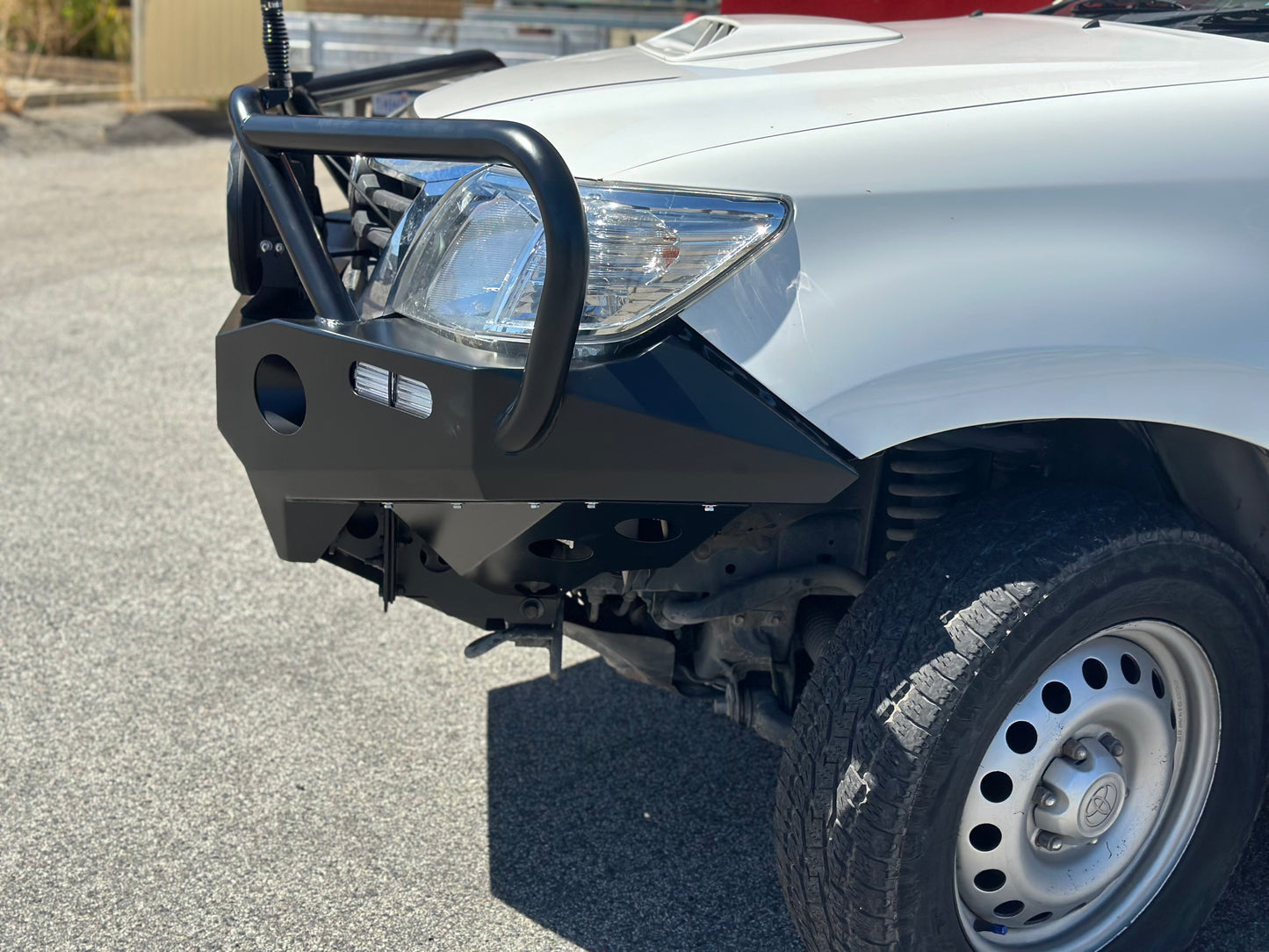 United4x4 - Predator Bar Bullbar To Suit Toyota Hilux N70 ( 2011 - 2015)