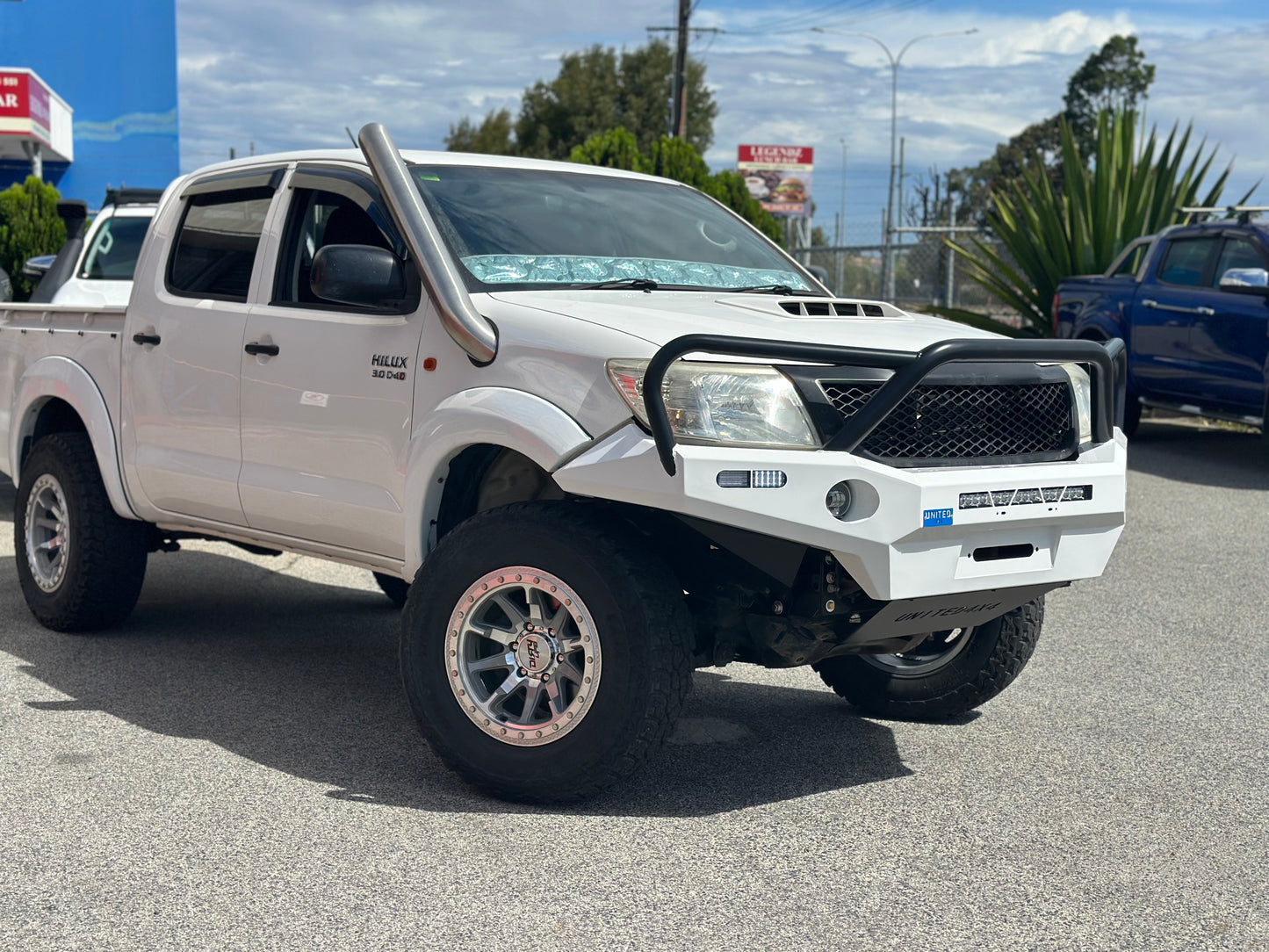 United4x4 - Predator Bar Bullbar To Suit Toyota Hilux N70 ( 2011 - 2015)