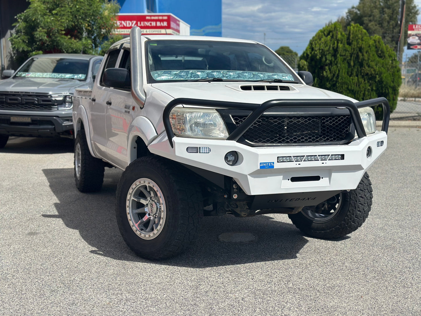 United4x4 - Predator Bar Bullbar To Suit Toyota Hilux N70 ( 2011 - 2015)